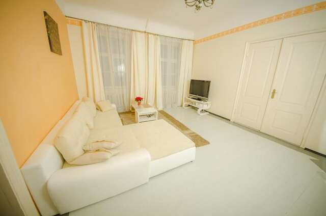 Апартаменты Large Vacation Apartments in the Old Town Рига-49